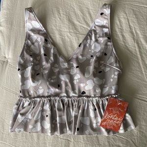 BNWT Kortni Jeane Tan Abstract Top